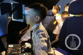 盛夏酷暑 潮生活丨小机长开大飞机，小小航空迷的梦想实现了图片