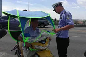 最“热”岗位！守护橘子洲的交警：站岗最热时感觉鞋快融化了图片