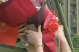 数万群众送别抗洪战士，这一幕幕真的看哭图片