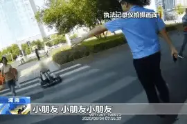 惊险！五年级小学生开卡丁车上路被交警拦下图片