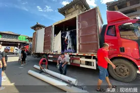 “直击横店开工”——百余剧组进驻 复工的横店 移动厕所都靠抢图片