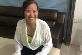 48岁健身房保洁阿姨意外练出麒麟臂，自称从未刻意训练，主要是工作之余帮忙收拾哑铃图片