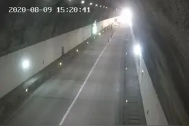 安徽高速突发！3车追尾图片