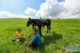 草原女孩锡林花的暑期“欢乐时光”图片