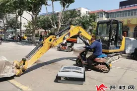 擅自阻断道路施工 市民出行苦不堪言图片