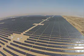 光伏治沙六年 乌兰布和沙漠现绿洲图片