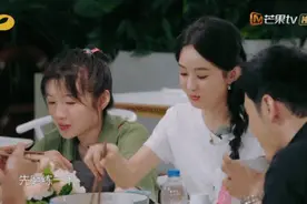 赵丽颖《中餐厅》里用筷子挑菜被批“没素质”后，网友因餐桌礼仪吵起来了图片