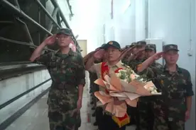 他是享受国务院特殊津贴的“兵王”，现在，他退役了图片