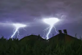 北马其顿遭遇雷电天气 闪电“群魔乱舞”图片