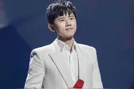 张杰歌曲连唱显LIVE实力 青春演说温暖人心图片