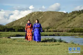 草原上的“太阳姑娘”图片