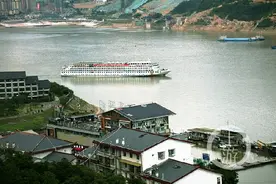 重庆黄金2号游轮启航 安畅游三峡图片