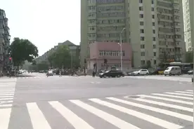 不走斑马线还闯红灯 批评教育加罚款5元图片