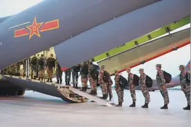 再出国门！运-20跨境投送参赛官兵图片