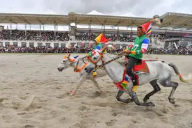 西藏当雄：云端赛马图片