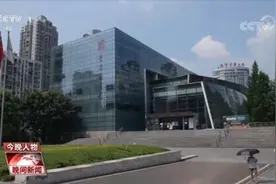 13年！盲人爷爷牵手老伴每天打卡图书馆图片