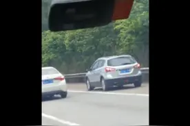 嚣张！三车“横行霸道”逛广西高速 自称为追求刺激图片