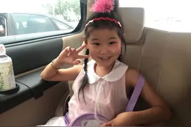 泰安7岁女孩左脚萎缩坚持跳舞走红 今日将到济南医院接受治疗图片