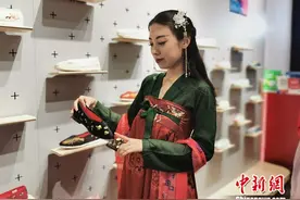 内联升时尚生活体验店开业 诠释中国布鞋品牌新形象图片