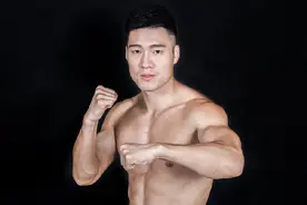 渝北这位“铁臂侠”闯入武林风决赛：三伏天穿毛衣跑10公里，每天能喝10斤水图片