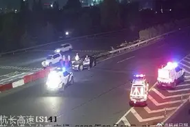 男子深夜驾车在高速快车道逆行 交警拦下时已行驶20公里图片