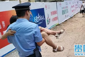 遵义10岁女孩玩耍时受伤流血 警察叔叔一个“公主抱”快跑送医图片