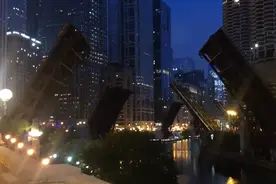 魔幻！芝加哥所有桥梁升起以防暴乱升级，已有100多人被捕图片