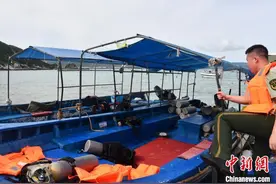 在珊瑚礁保护区非法潜水 三亚海警查处14人图片