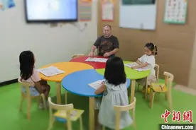 “德国女婿”迈克：用语言为小镇孩子打开新世界图片