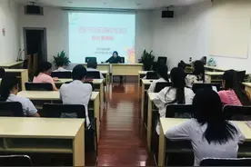 女性修身 | “纳”样办公更事半功倍图片