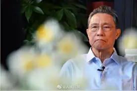 习近平签署主席令，表彰4位“抗疫英雄”图片