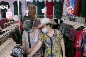 折扣商品展甩货 正是“抄底”好时机图片