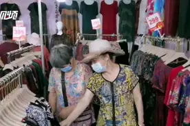 折扣商品展甩货 正是“抄底”好时机图片