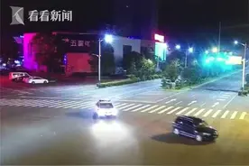 为“保护”丈夫酒驾安全 老婆夜间骑电动车引路图片