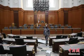 黎巴嫩大爆炸揭开“袍子一角”：苦难、腐败与历史旧案图片