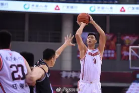CBA总决赛第一场 广东110-88大胜辽宁图片