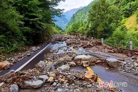 官鹅沟大景区全力投入抢险图片