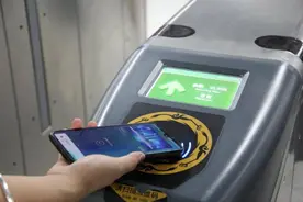 手机息屏也能刷 天府通上线手机NFC乘公交地铁功能图片