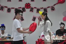 戴面具的交友派对！你好，初次认识，请多关照图片