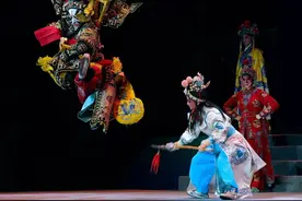 新版《穆桂英挂帅》亮相吉林非遗节，观众跟唱“辕门外三声炮如同雷震”图片