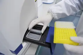 又一地冷冻海鲜包装检出新冠！40天已累计8地报告，专家提醒图片