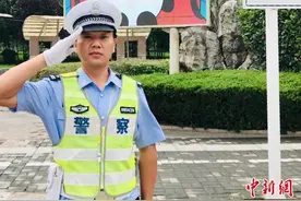 帮助卖鹅违章老人的交警回应获奖五千：要把钱捐给需要的人图片
