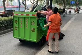 厉行节约 反对浪费 | 几乎没动的蹄髈被丢进垃圾桶，最让我“难忘”的浪费场面图片
