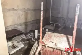 35万元商铺被改成公厕 当事业主与经营方协商未果，决定起诉图片
