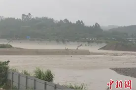 四川安州：160公斤炸药爆破拦河坝泄洪 1800余人紧急转移到安全地带图片