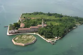 美丽的“陷阱”！12座荒岛个个都有惊悚故事图片