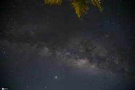 美醉夜空！哥伦比亚银河星光璀璨图片