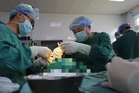 南阳3岁娃舌下长“大枣”图片