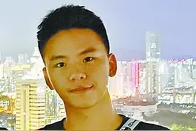 向蓝天报到！厦门两名高考生成空军飞行学员图片