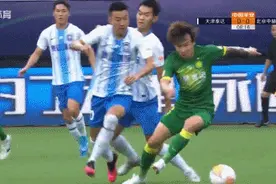 球员连续受伤，谁之过？中超球场草皮硬得就像水泥图片